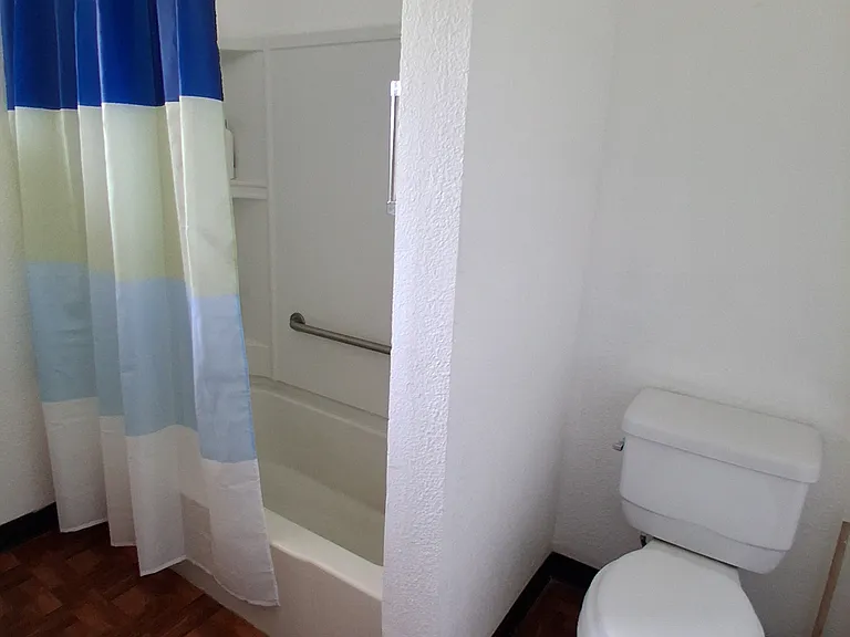 Shared bathroom for rooms 5 and 6