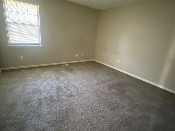 3rd image of 408 NE Ash Ct