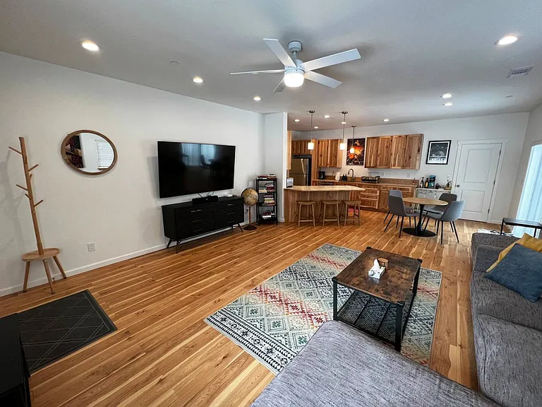 402 Mountain View Dr — Photo 7
