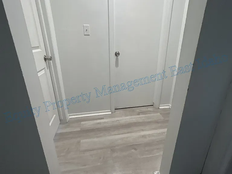 1070 McKinley Ave — Photo 27