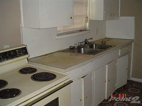 5th image of 2351 Jennings Ave