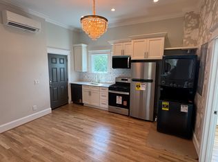 688 King St APT D, Charleston, SC 29403