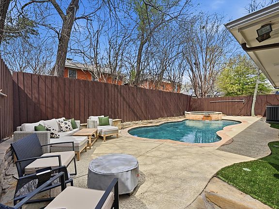 2nd image of 1453 Hampton Rd