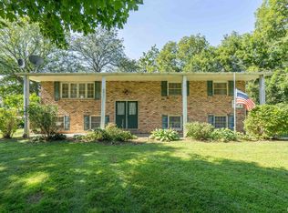 226 Longview Ct, Geneseo, IL 61254