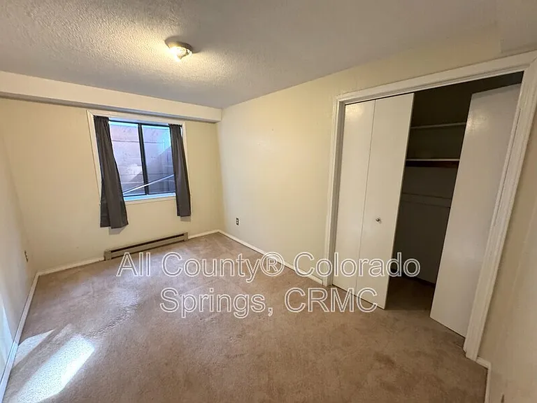 931 Kings Crown Rd — Photo 24
