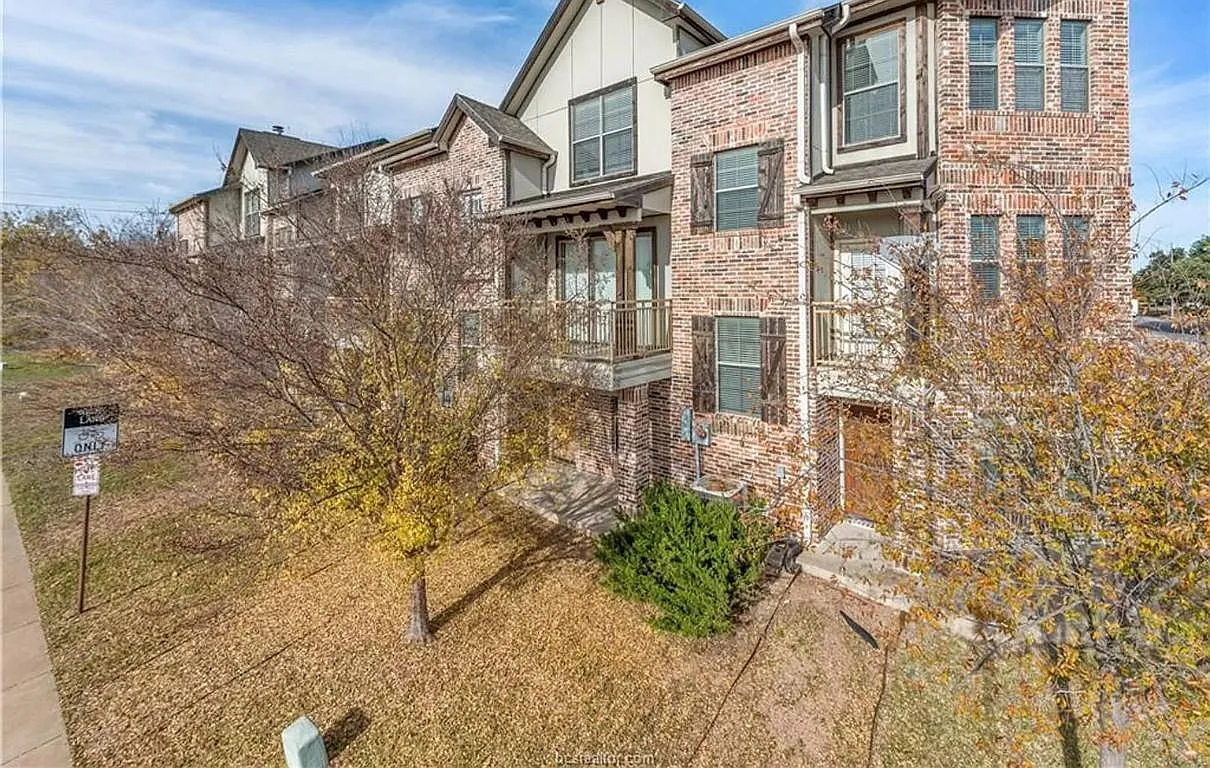 3 bed, 1596 sqft, $2,000 — Photo 2