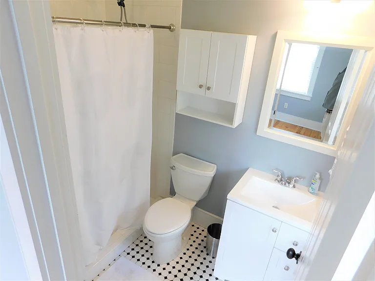905 16th St #10 — Photo 18