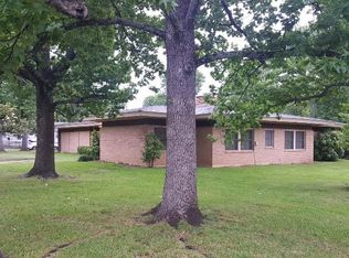 302 N 5th St, Hugo, OK 74743