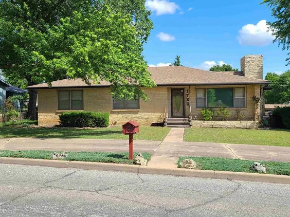 1720 Simpson Ave, Winfield, KS 67156