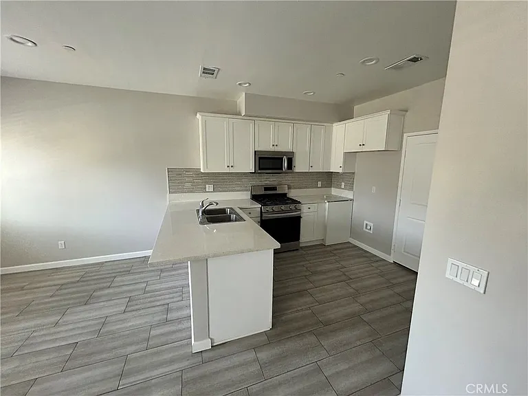 13665 Arrow Blvd #6 — Photo 22