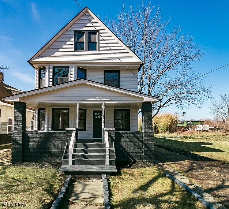 1st image of 3212 W 61st St