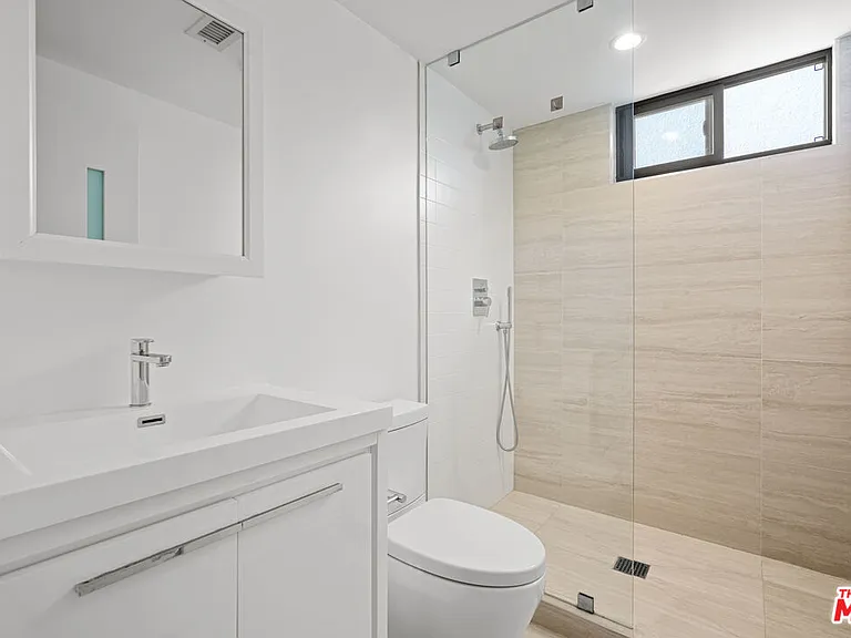11795 Gateway Blvd #4 — Photo 16