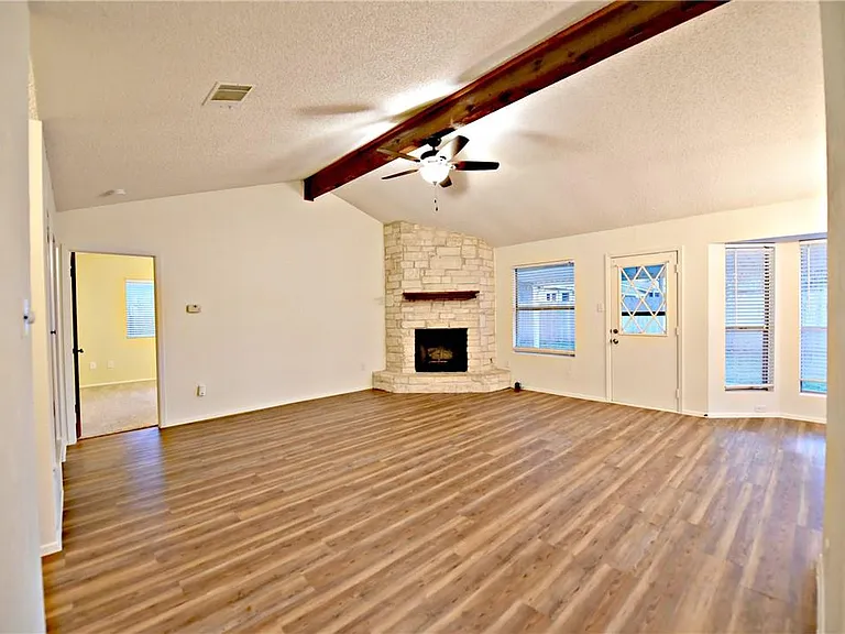 805 Lone Tree Ct — Photo 3