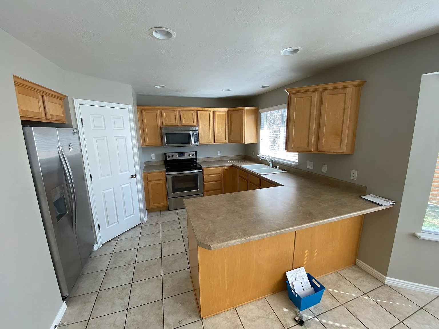 3 bed, 2.5 bath, 2540 sqft, $2,950 — Photo 4