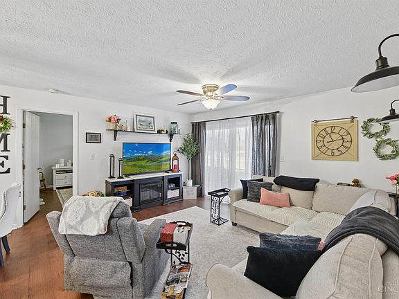 3rd image of 5986 Meadow Creek Dr APT 2