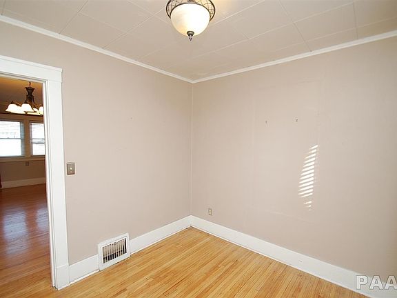 3rd image of 1405 E Kelly Ave