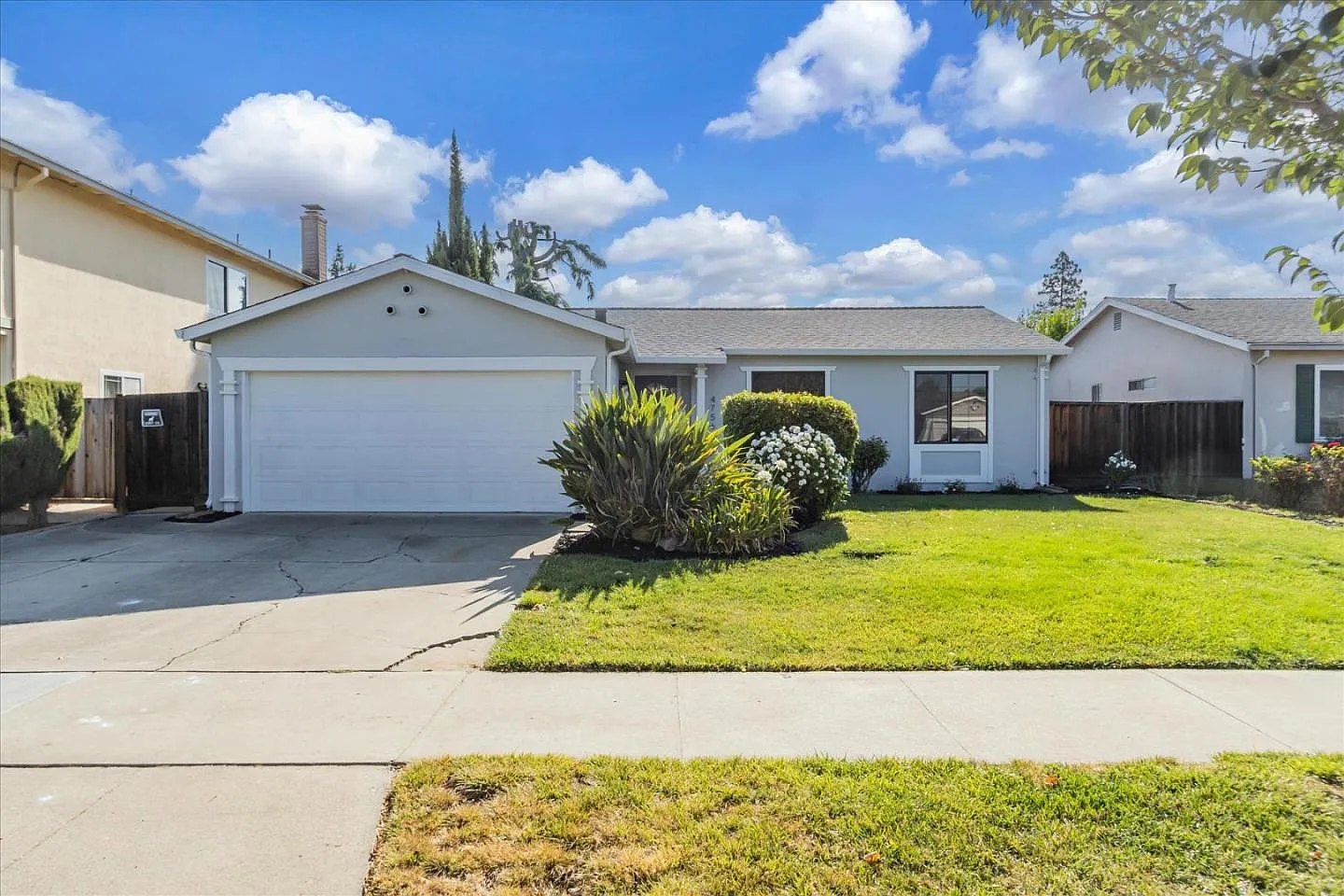 4756 Oyster Bay Dr photo 1