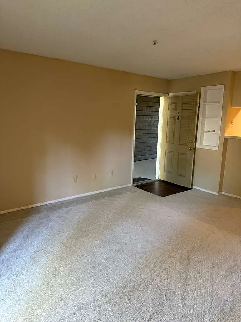 1 bed, 674 sqft, $1,330 — Photo 3