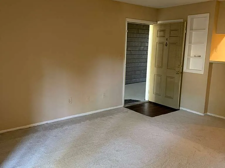 199 Afton Sq #103 — Photo 3