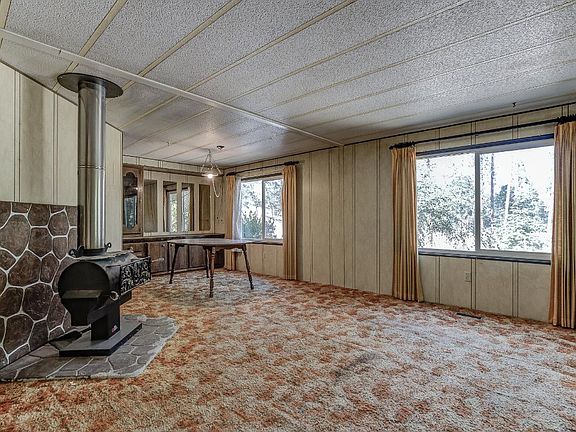 3rd image of 835 Dewitt Park Rd
