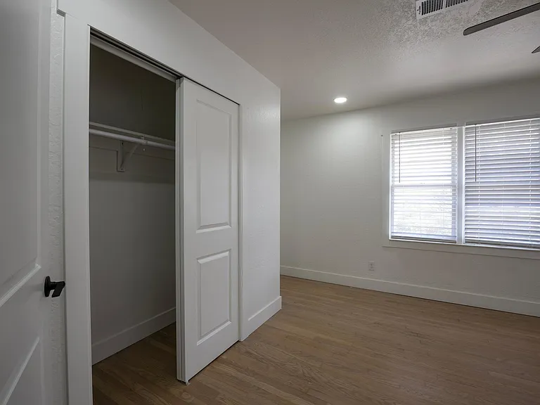 204 W 36th St #2 — Photo 29