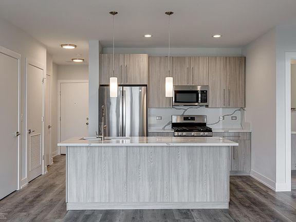 3rd image of 2942 W North Ave #3F