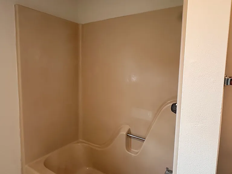 411 Marion St — Photo 13