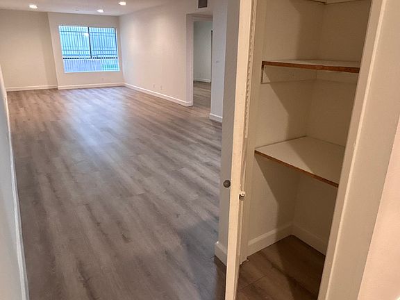 entry / living room