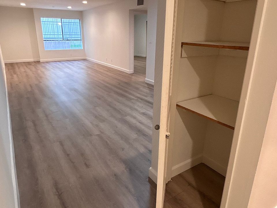 entry / living room