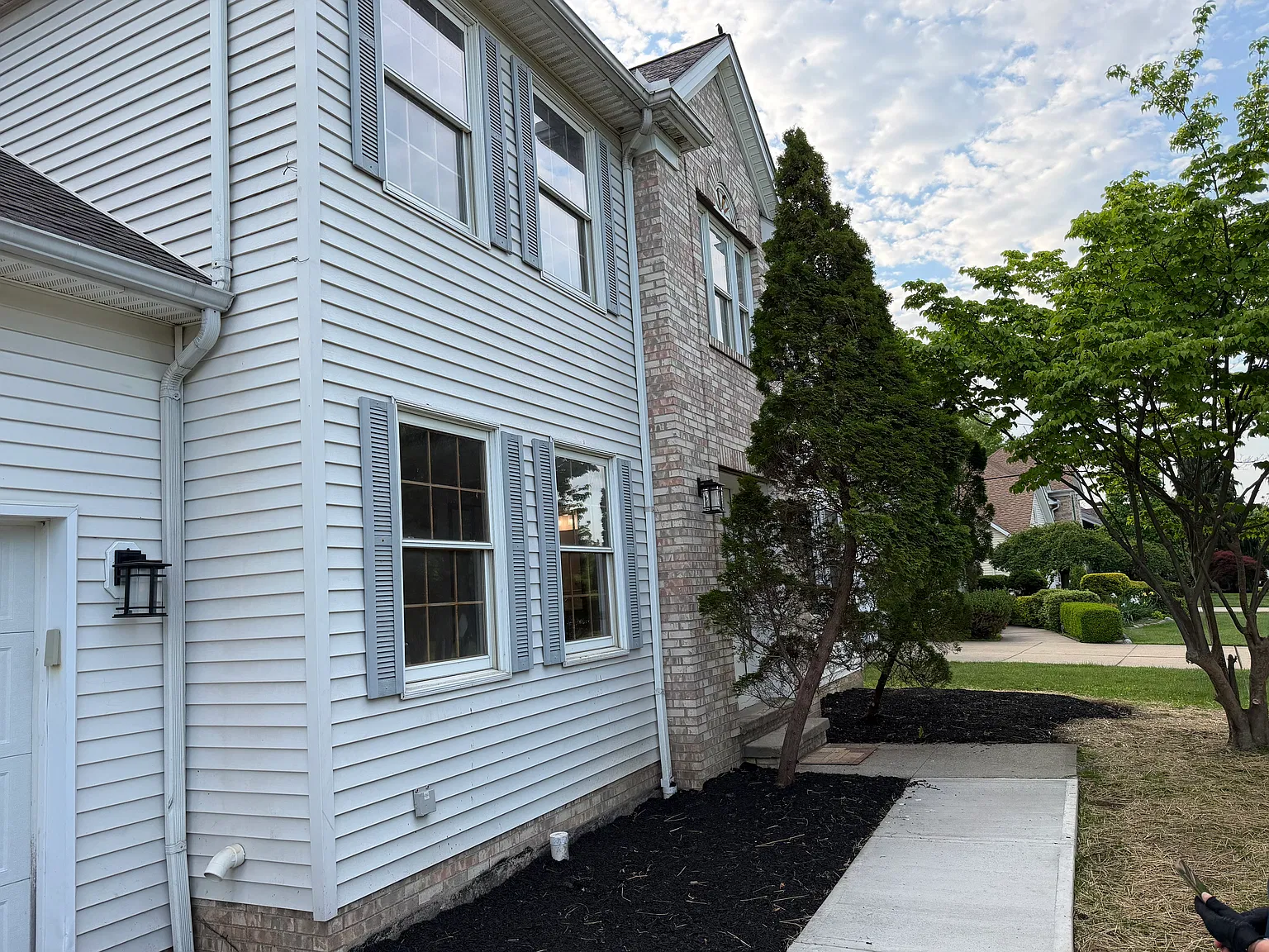 3 bed, 3.5 bath, 3103 sqft, $3,000 — Photo 1