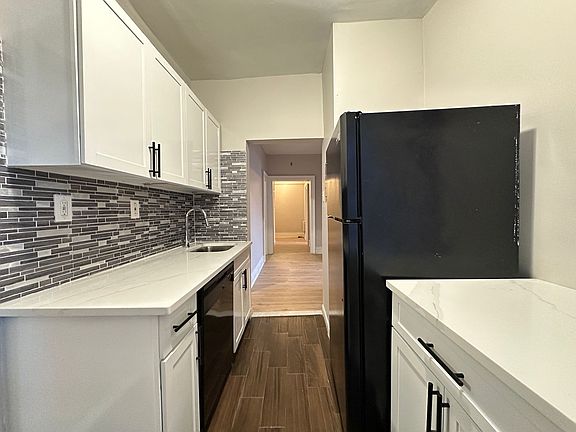 2nd image of 25 Kensington Ave APT 402