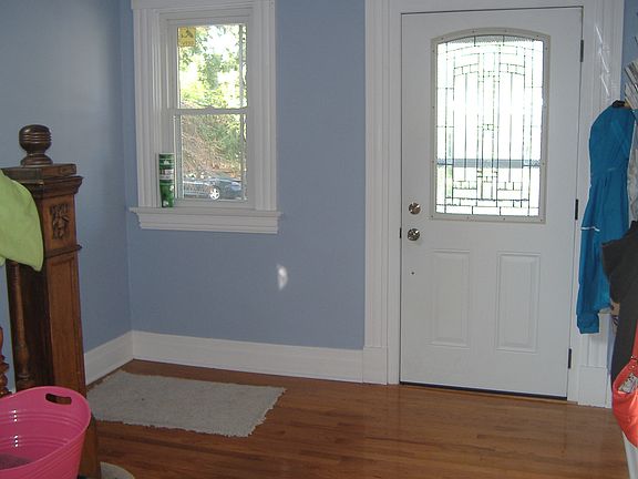 5th image of 1823 Mentor Ave