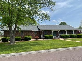 1208 N Hubbard Ave, Mountain Grove, MO 65711