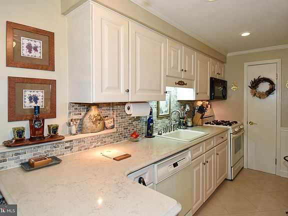 3rd image of 13178 Putnam Cir