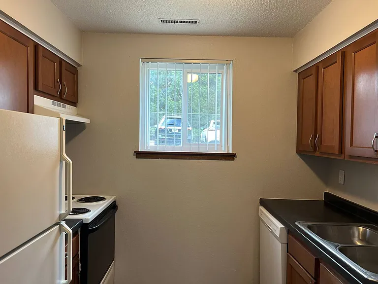 Lantern Square Apartments Spacious 1, 2 & 3 Bedrooms — Photo 37