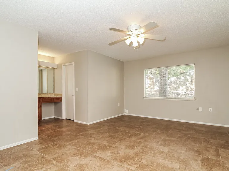 6803 Highland Blfs — Photo 8