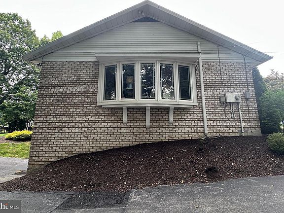 4th image of 775 Lohman Ave
