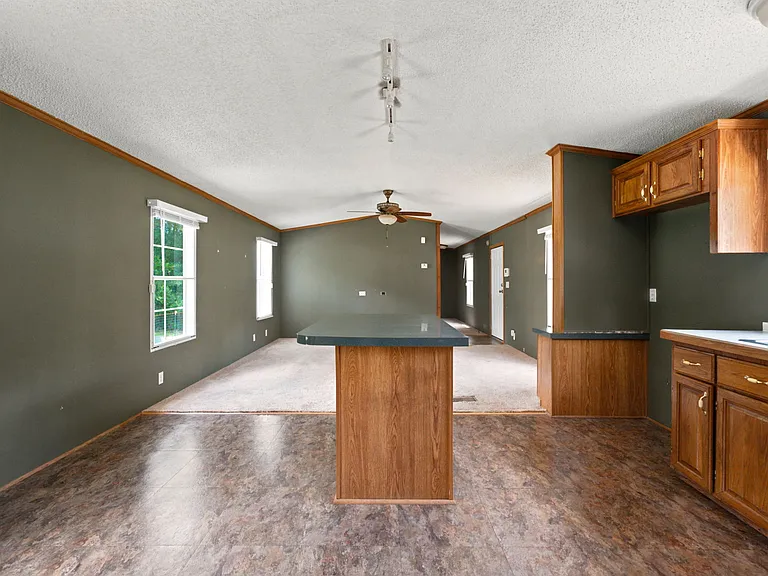 1042 Artic Loop — Photo 11
