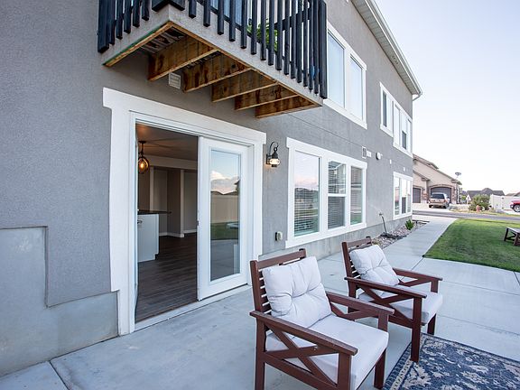 2nd image of 2832 S Fox Pointe Dr