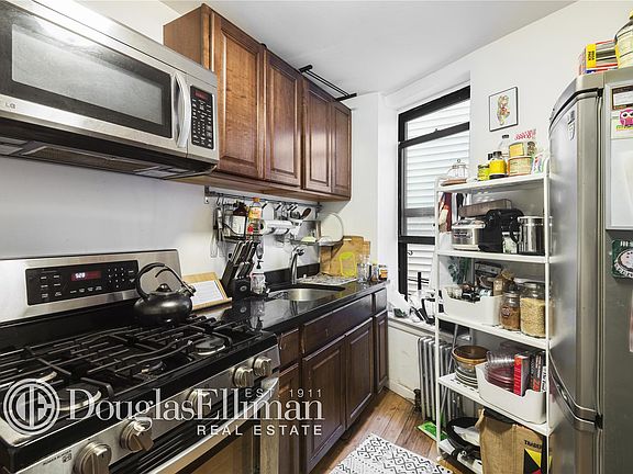 5th image of 534 Graham Ave APT 5
