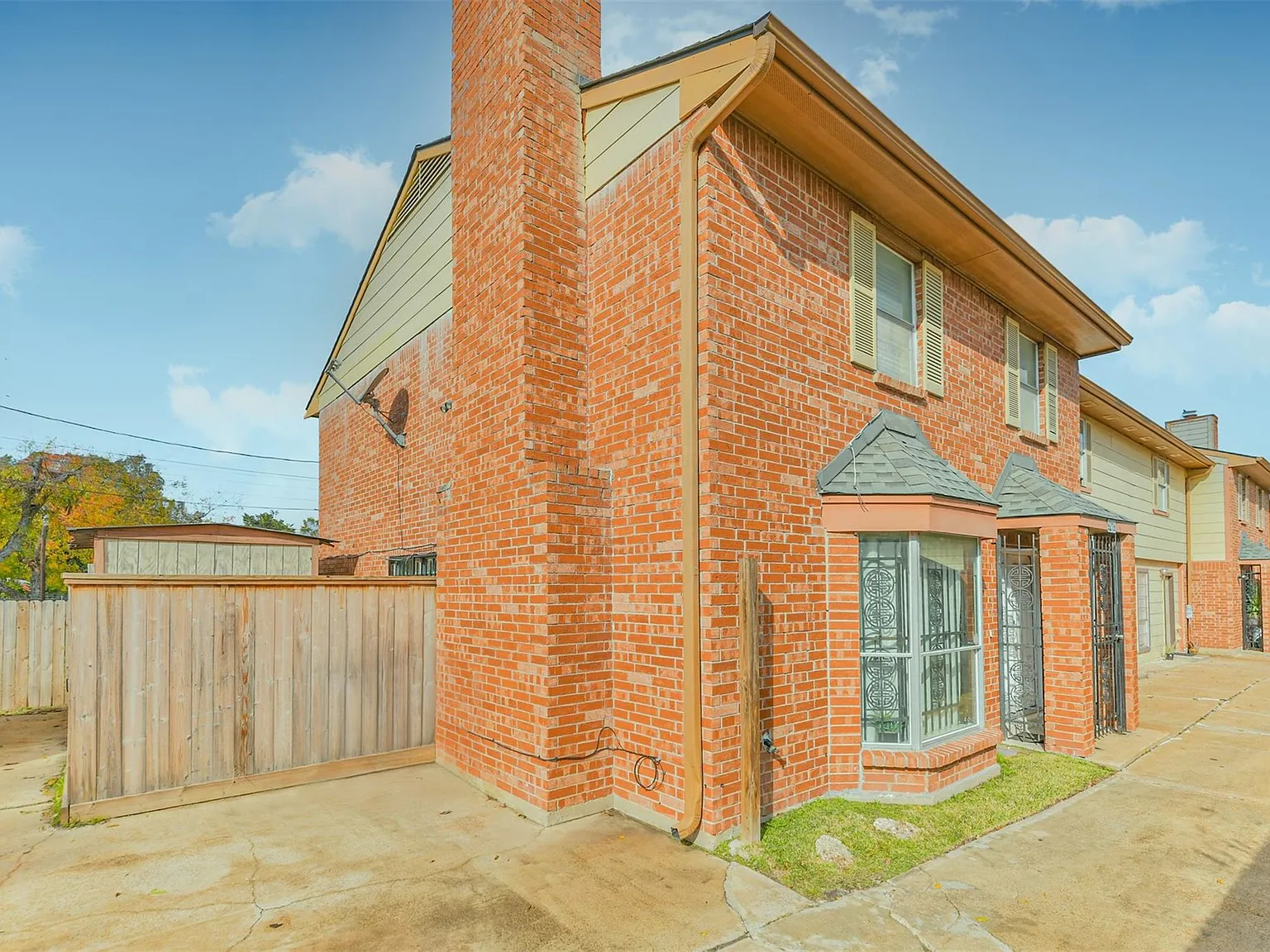 2 bed, 1.0 bath, 1716 sqft, $1,650 — Photo 2