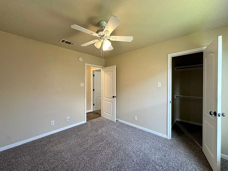 2601 Lavender Ln — Photo 34