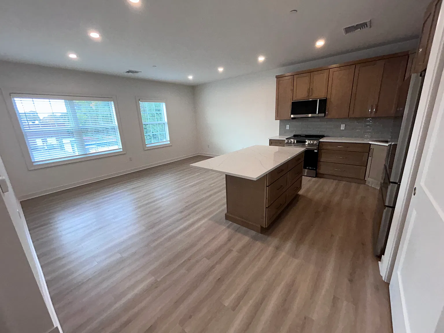1 bed, 713 sqft, $3,000 — Photo 1