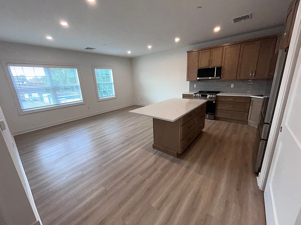 1st image of 175 Rock Rd #3205