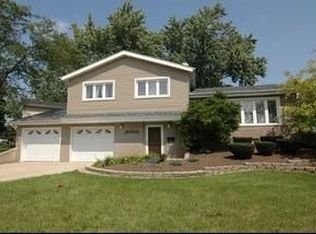 9000 W 91st Pl, Hickory Hills, IL 60457