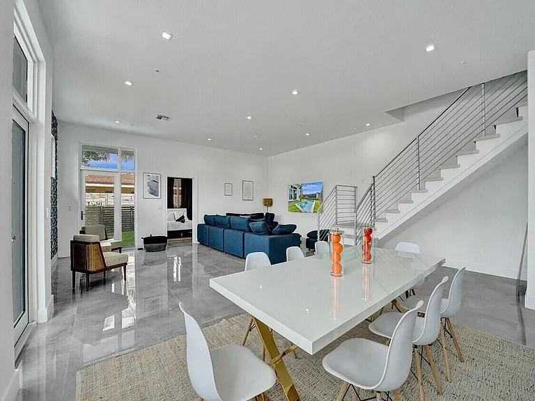 1220 NE 15th Ave — Photo 12