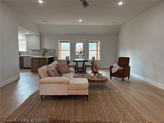 4th image of 1129 Hunter Dr
