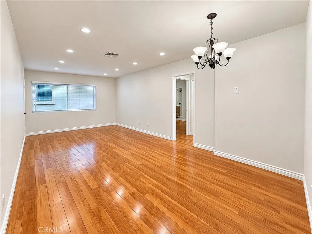 2 bed, 950 sqft, $2,695 — Photo 1