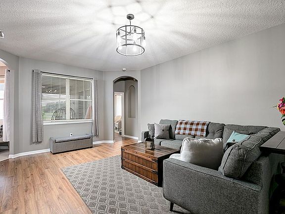 5th image of 336 Burchington Dr