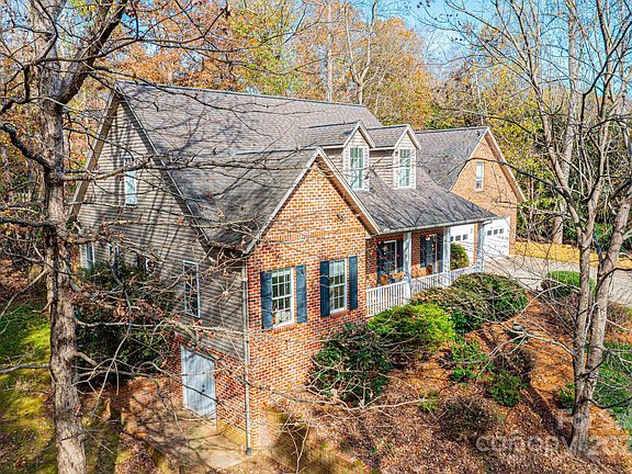 5th image of 1001 Barrington Dr NE